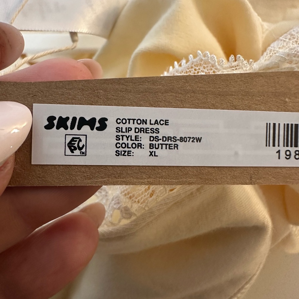 SKIMS Cotton Lace Slip Dress Butter - Picture 7 of 9